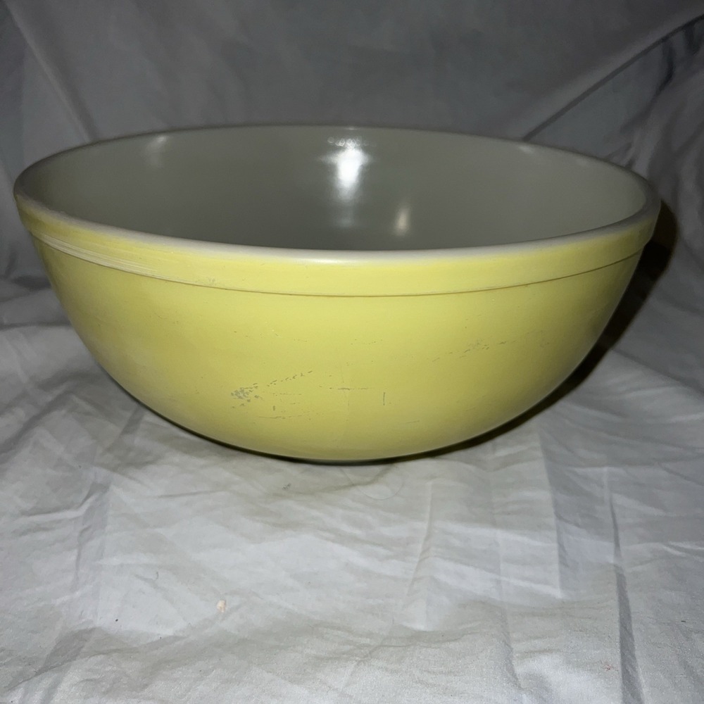VTG 10" Pyrex Primary Colors Beautiful Yellow 4 Qt. Nesting Mixing Bowl Large